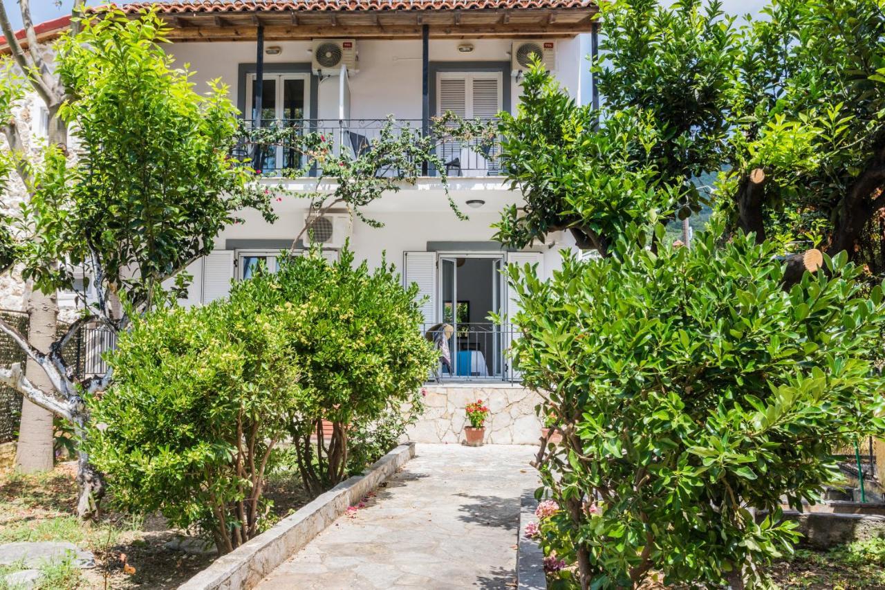 Irini Apartments And Studios Айос-Гордіос Екстер'єр фото