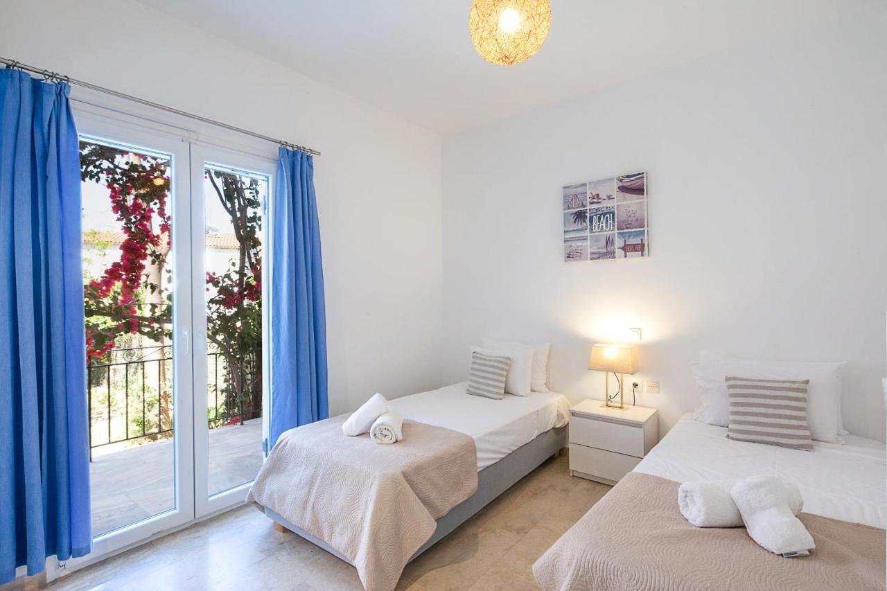 Irini Apartments And Studios Айос-Гордіос Екстер'єр фото